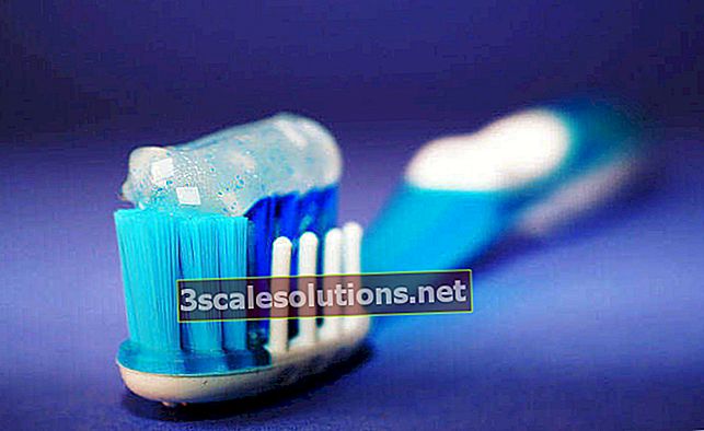 Domácí zubní pasta